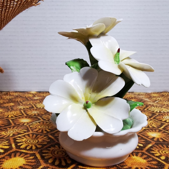 Vintage Radnor Bone China Hand Made White Gardenia Floral Arrangement Figurine - Picture 11 of 17